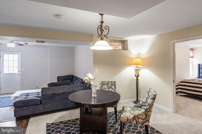 Foto del edificio - 10496 Neale Sound Ct