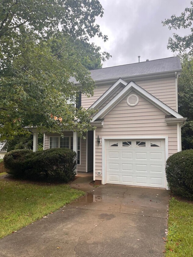 Foto principal - Lovely 3 Bedroom Home Minutes from NC State!