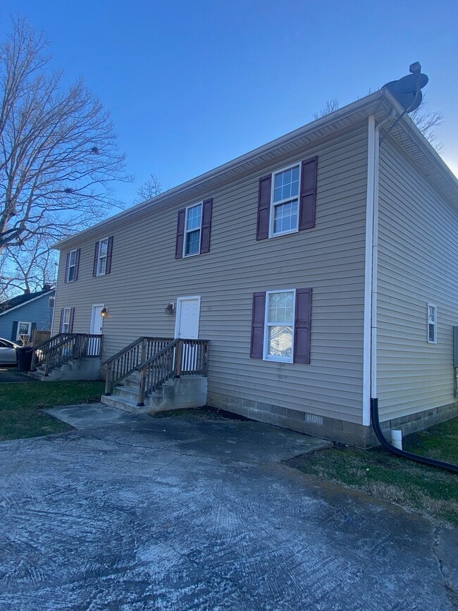 Building Photo - 317 N Anderson St