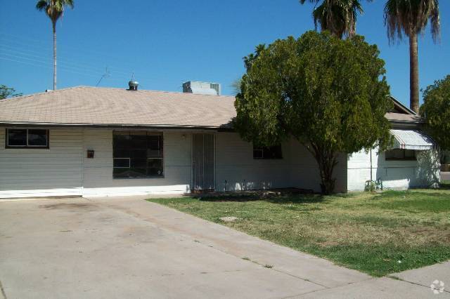 Building Photo - 1506 W 6th St