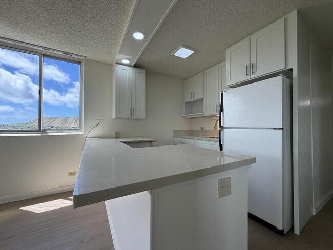 Building Photo - To register for the showing time, note the 4 digit code: 3802 and click "APPLY NOW."(mobile:orang...