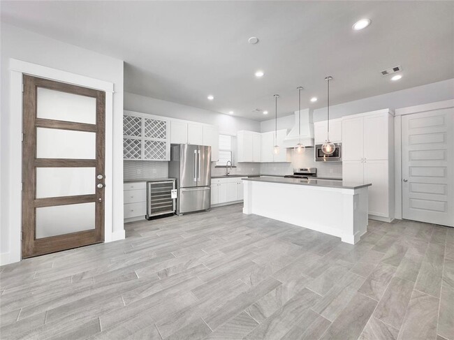 Foto del edificio - 1602 Westside Gardens Ln