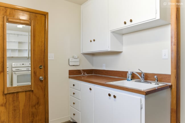 Building Photo - 466 E Center St