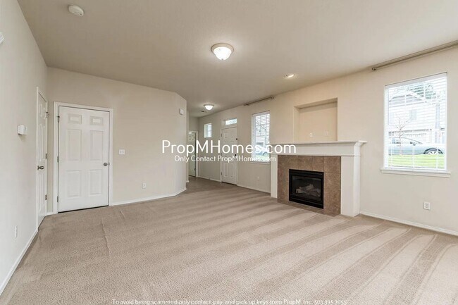 Foto del edificio - Spacious 3-Bedroom Retreat on Prime Corner...