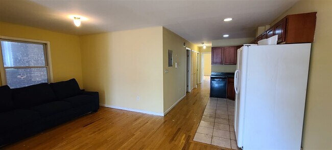 Building Photo - 9 Morton Pl