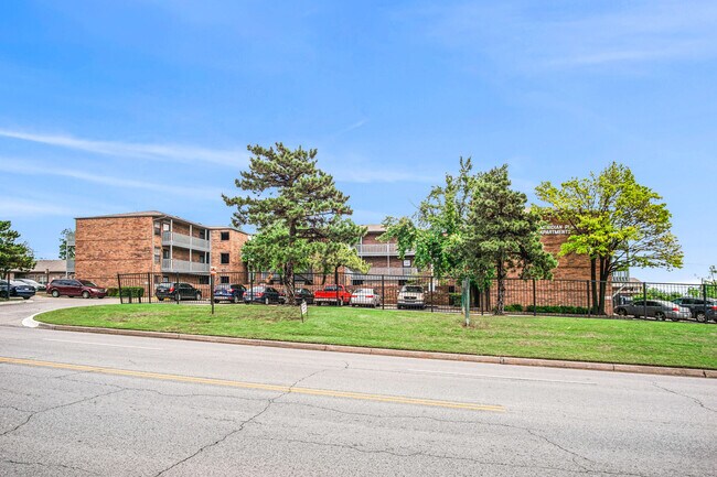 Building Photo - 915 Harris Ave
