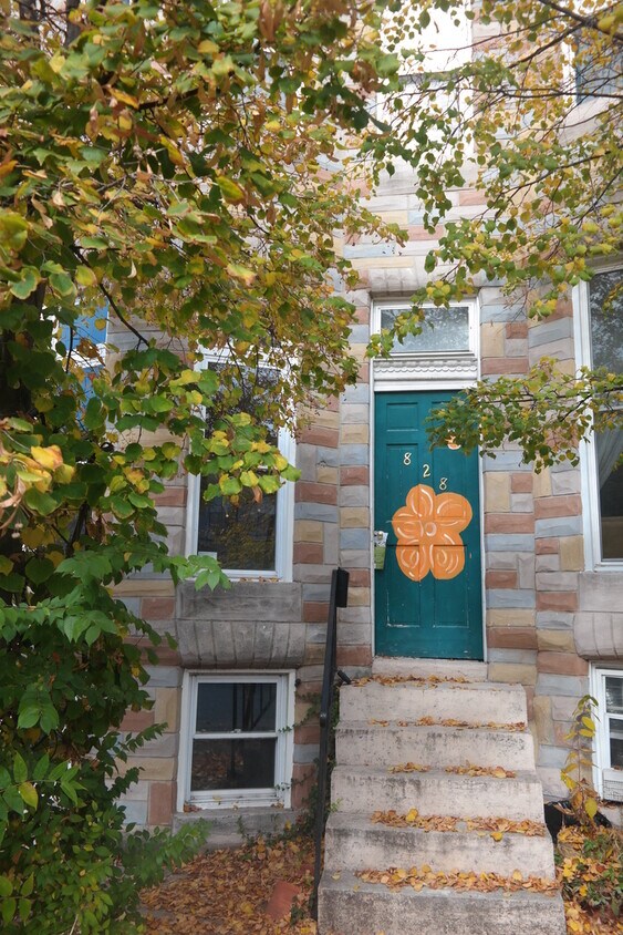 Foto principal - Prime Location ~ 3 Bedroom Townhome in Ham...