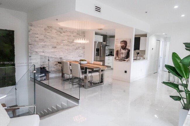 Foto del edificio - 6630 NW 114th Ave