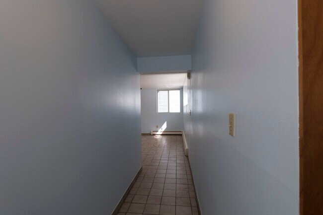 Entrance Hall Way - 39 Robertson Ave