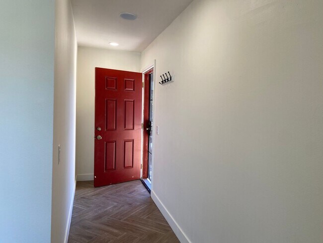 Foto del edificio - 24311 Canyon Lake Dr N