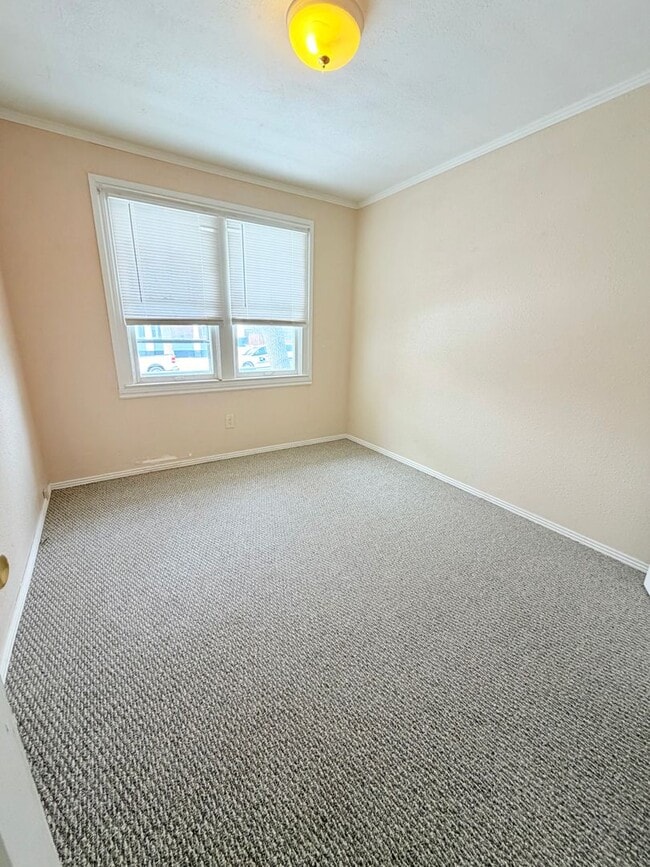 Building Photo - 11 17th St N