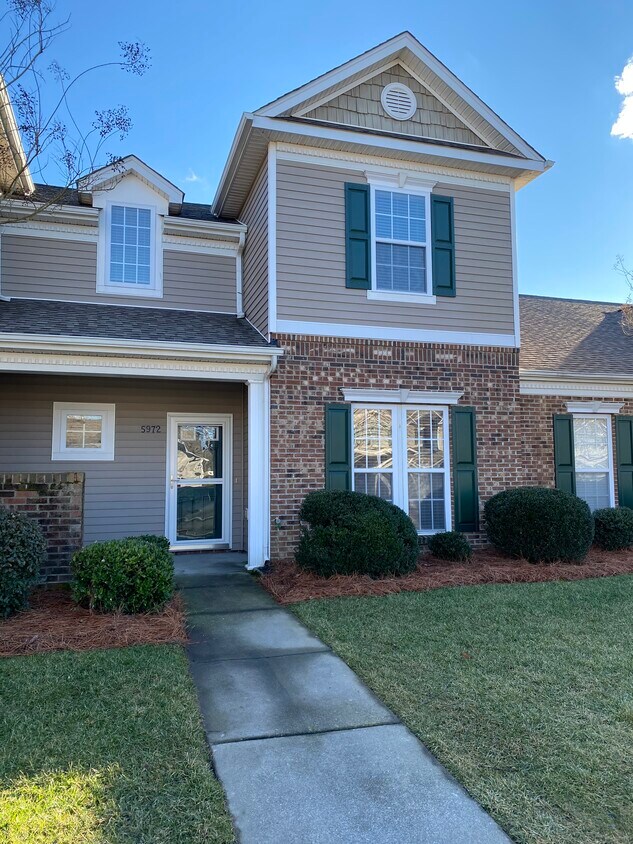 Foto principal - 5972 Hollow Wood Ct