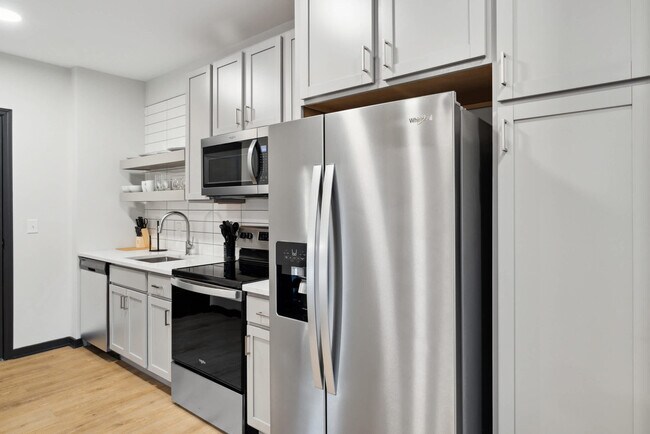 Building Photo - 423 E Michigan St