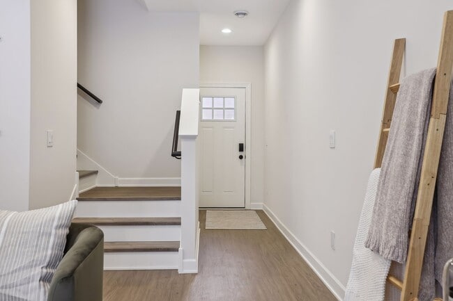 Building Photo - 804 Dailey Pl