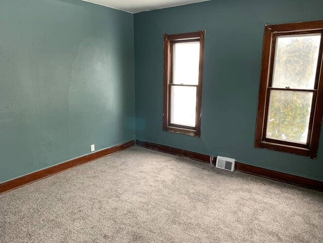 Building Photo - 3 bedroom home