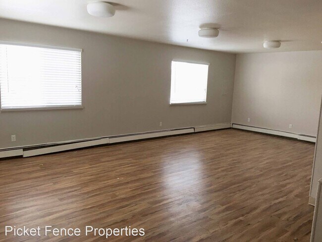 Building Photo - 1329 7th St