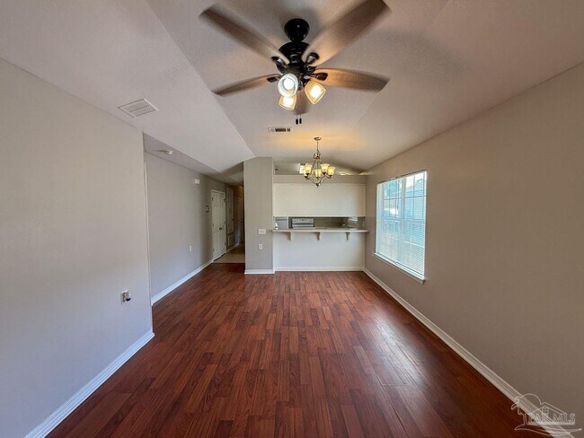 Foto del edificio - 5919 Bilek Dr