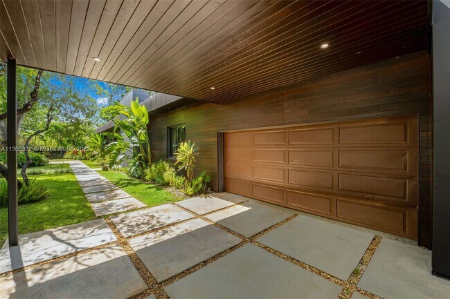 Foto del edificio - 6961 SW 62nd St