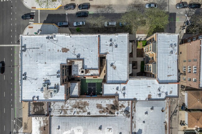 Aerial Photo - 4950-4958 W Madison St