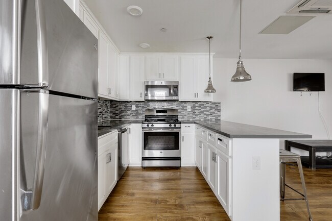 Building Photo - 1160 W 36th Pl