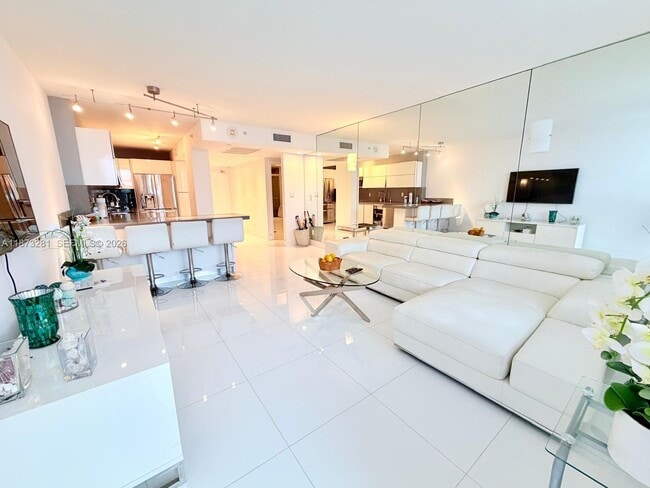 Building Photo - 100 Lincoln Rd