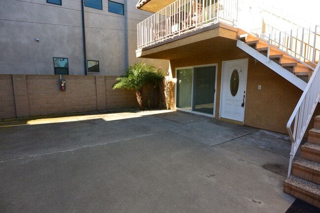 Building Photo - 1315 Palm Ave