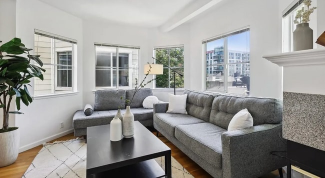 Building Photo - 28 Jennifer Pl