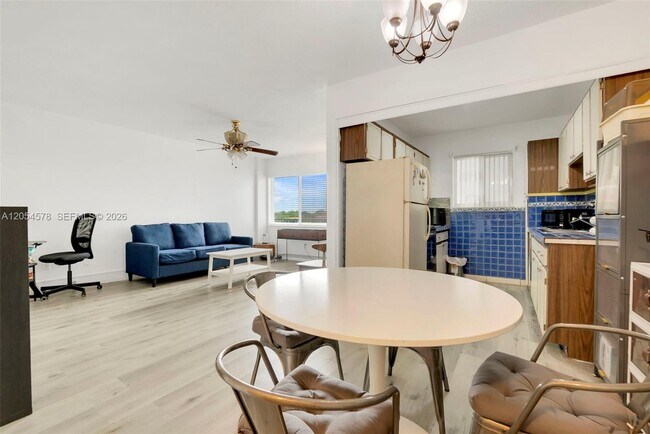 Building Photo - 900 SW 84th Ave
