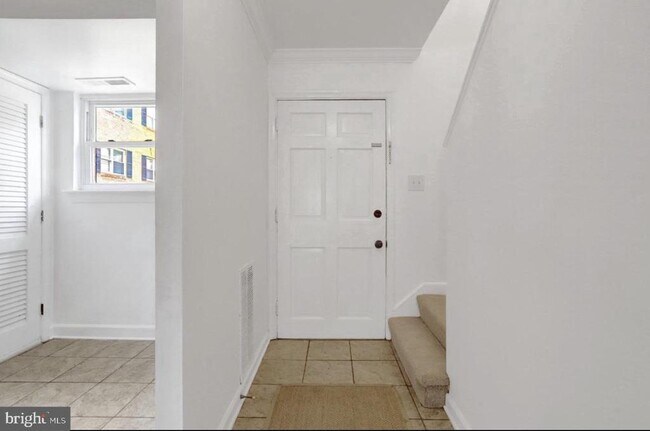 Foto del edificio - 5934 Mayflower Ct
