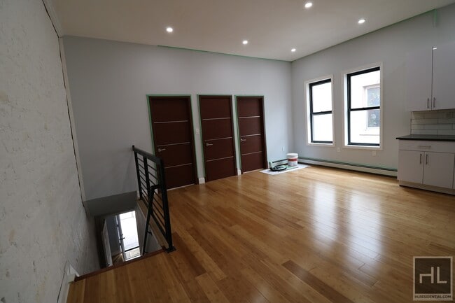 Building Photo - 645 Saratoga Ave