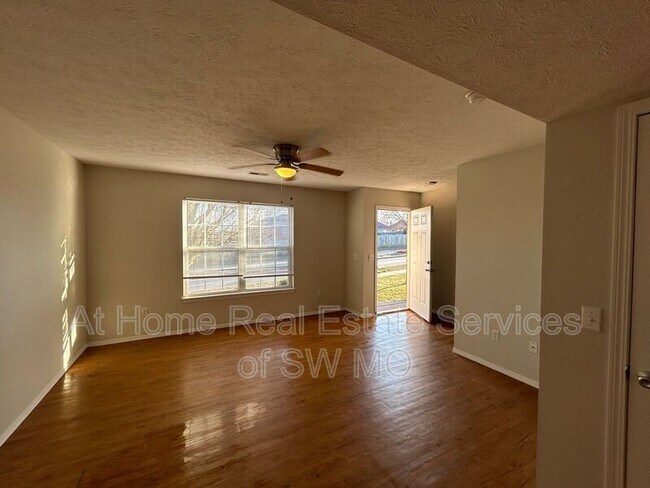 Foto del edificio - 747 Kings Carriage Rd