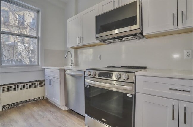 Building Photo - 517 Willow Ave