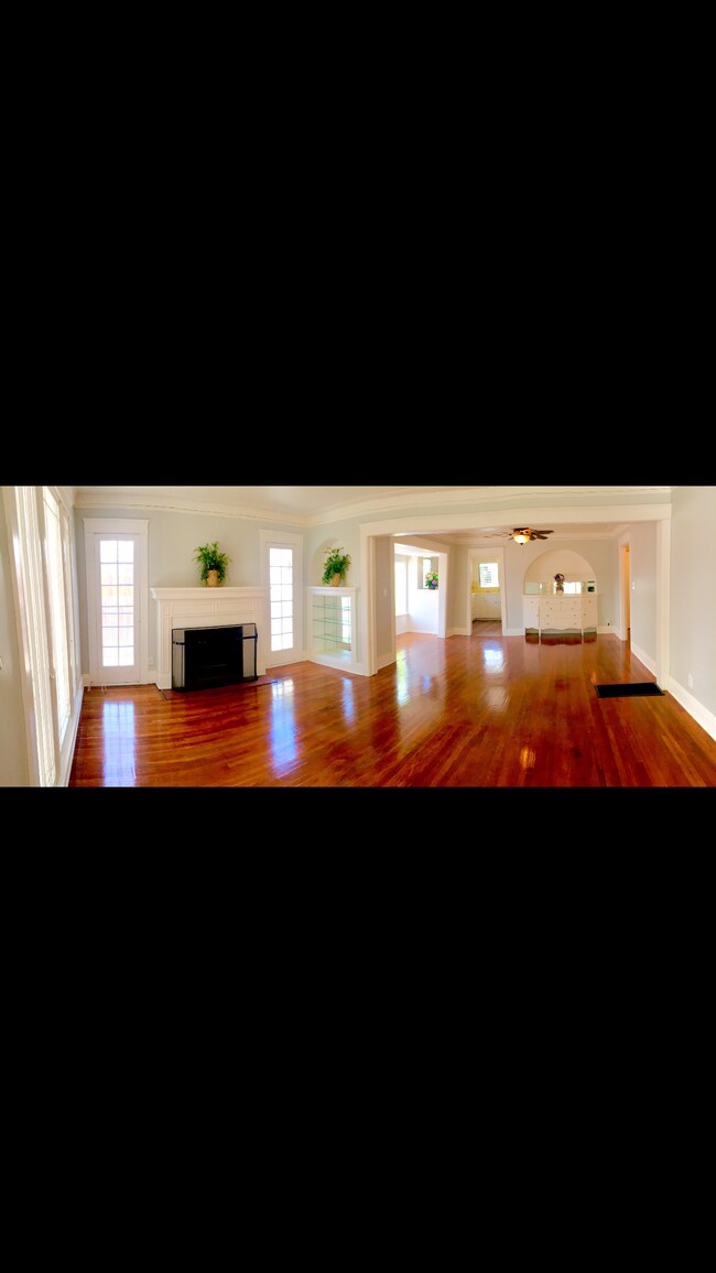 Foto del edificio - 1166 N Orange Grove Ave