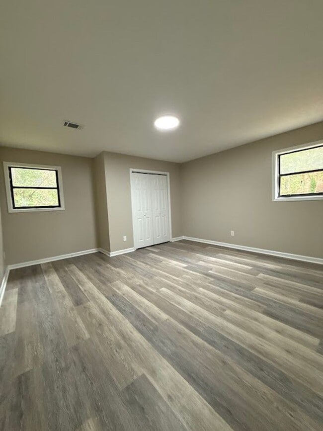 Building Photo - 2930-2932 Lakemont Dr SW