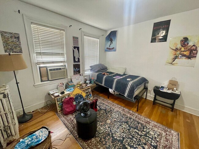 Foto del edificio - 9/1 No Fee!- Sunny upper floor 2BR - w/d i...