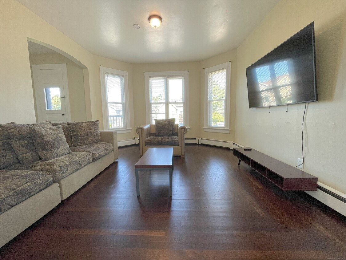 Foto principal - 196 Blatchley Ave