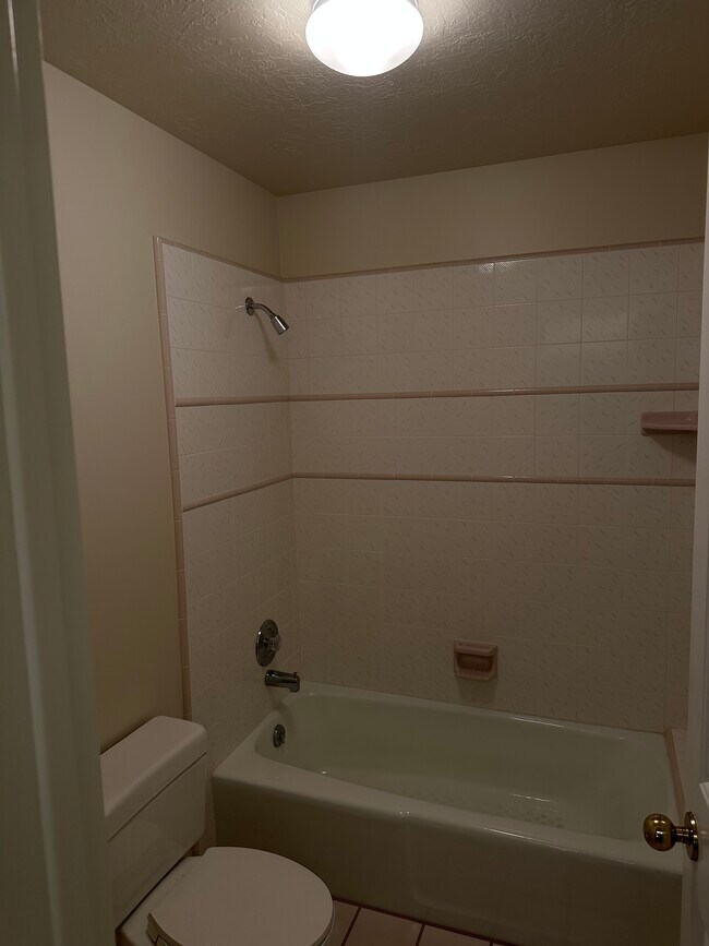 Building Photo - 47 E 4050 S