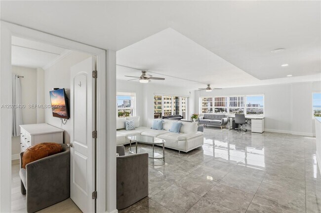 Foto del edificio - 340 Sunset Dr