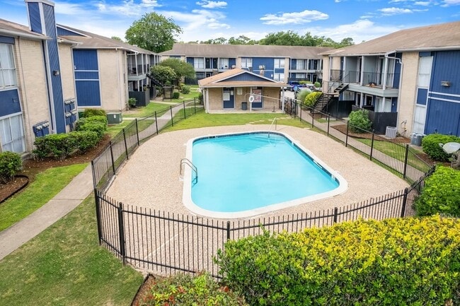 Building Photo - Pine Creek Apartments
