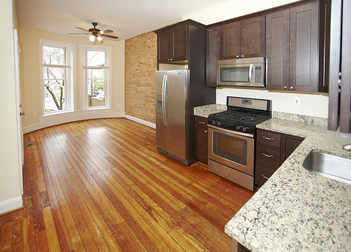 Primary Photo - 2234 Brookfield Ave