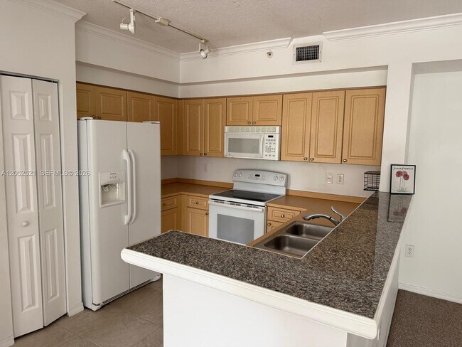 Building Photo - 6861 SW 44th St