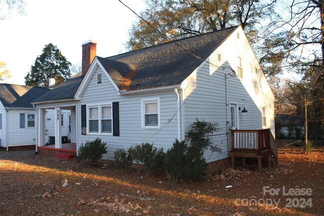 Building Photo - 568 Englewood St NE