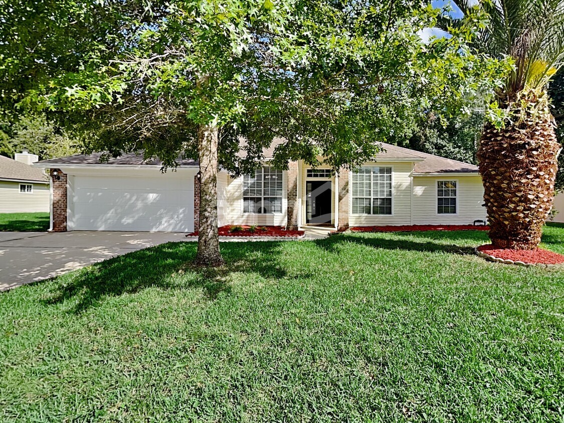 Foto principal - 14009 Crestwick Dr E