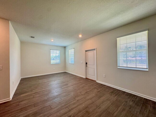 Foto del edificio - MOVE-IN SPECIAL!! 3 Bedroom, 2.5 Bath Newly Built Corner Unit Townhome in Tohoqua!