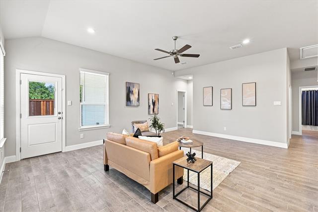 Foto del edificio - 2704 Starling St
