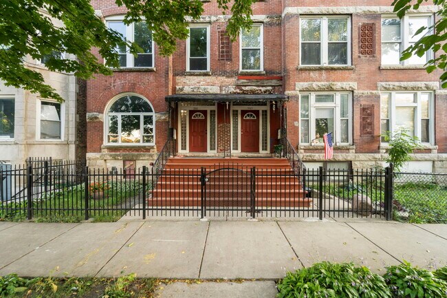 Building Photo - 3161 W Monroe St