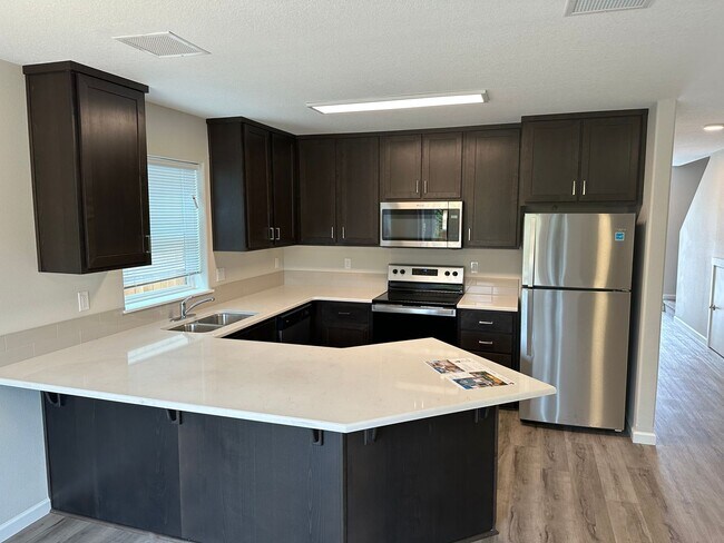 Building Photo - Brand New 3 Bed / 3 Bath Duplex! First Mon...