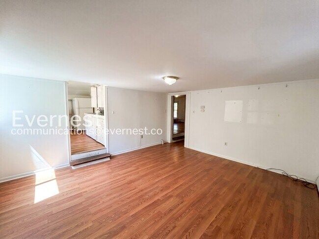 Foto del edificio - 305 N Boundary St