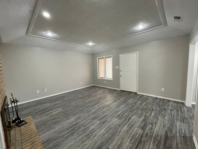 Building Photo - 9703 Ave X
