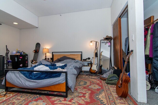 Photo - Spacious 4-Bed, 2-Bath Apartment in Fenway...